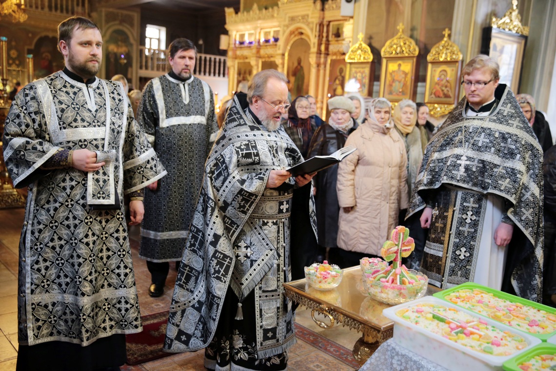 В пятницу по окончании Литургии Преждеосвященных Даров освятили коливо