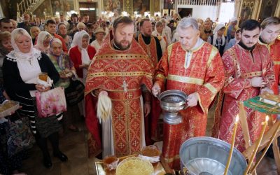 Праздник происхождения Честных Древ Креста Господня. Освящение меда.