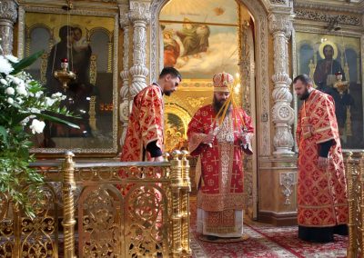 Поздравляем настоятеля с наградой!