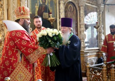 Поздравляем настоятеля с наградой!