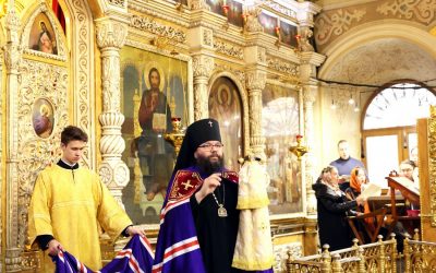 Архиепископ Егорьевский Матфей совершил Божественную литургию в храме Всех Святых