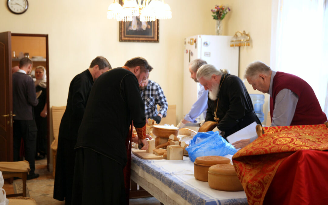 Раздробление и раздача артоса
